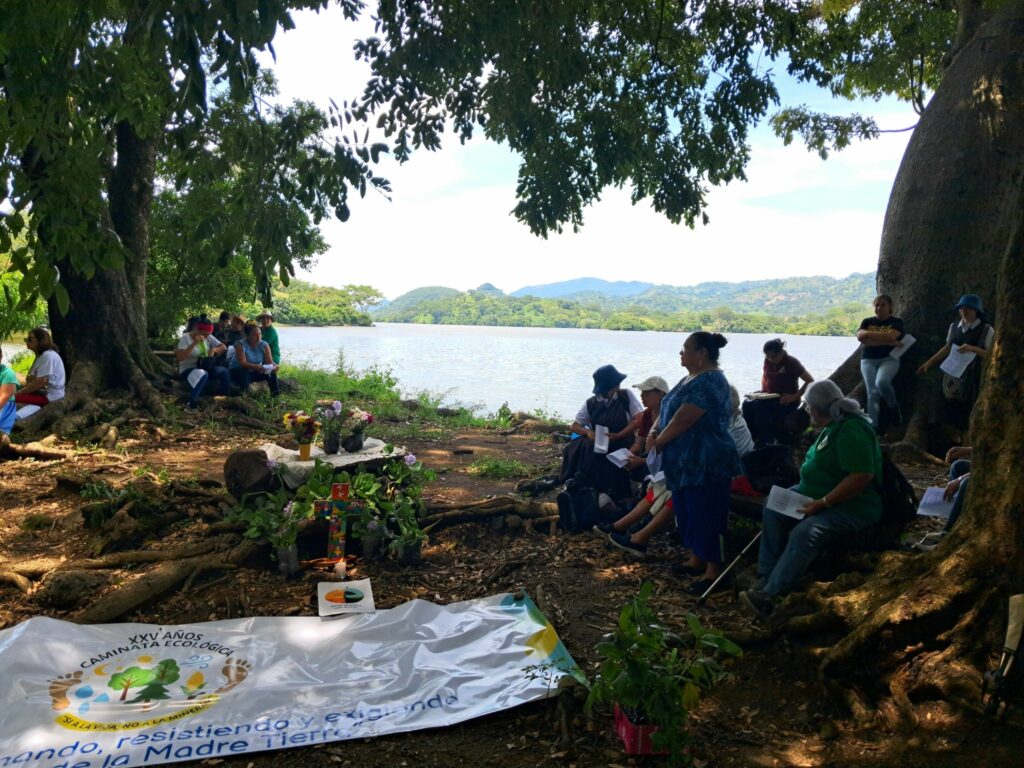 El río Lempa se convierte en altar de esperanza
