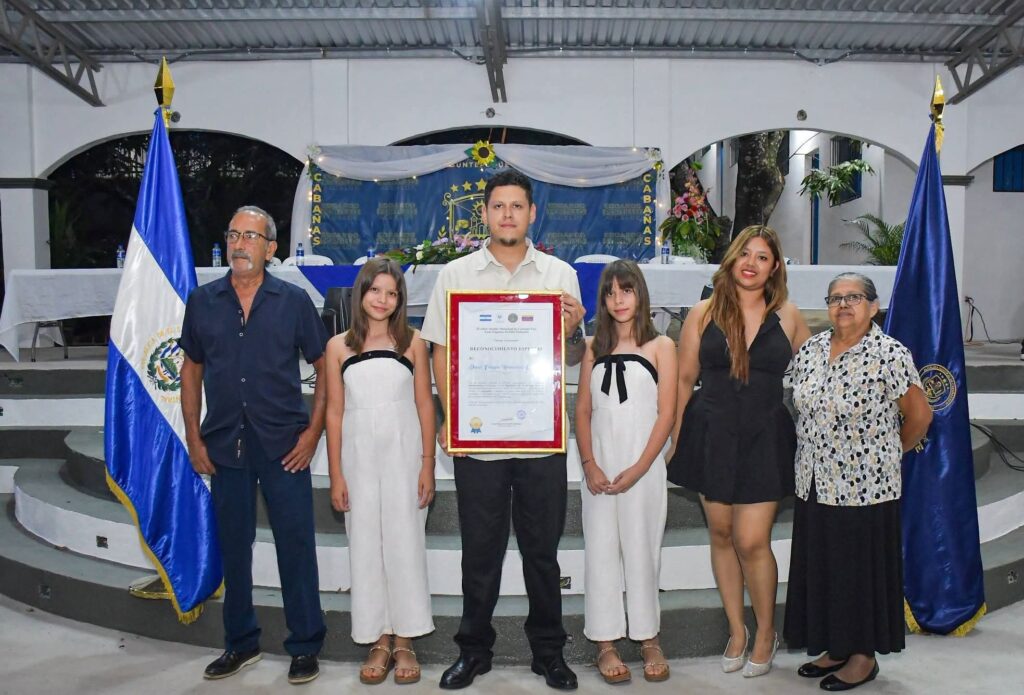 Tres recatistas de Sensuntepeque son reconocidos por misión humanitaria en Venezuela